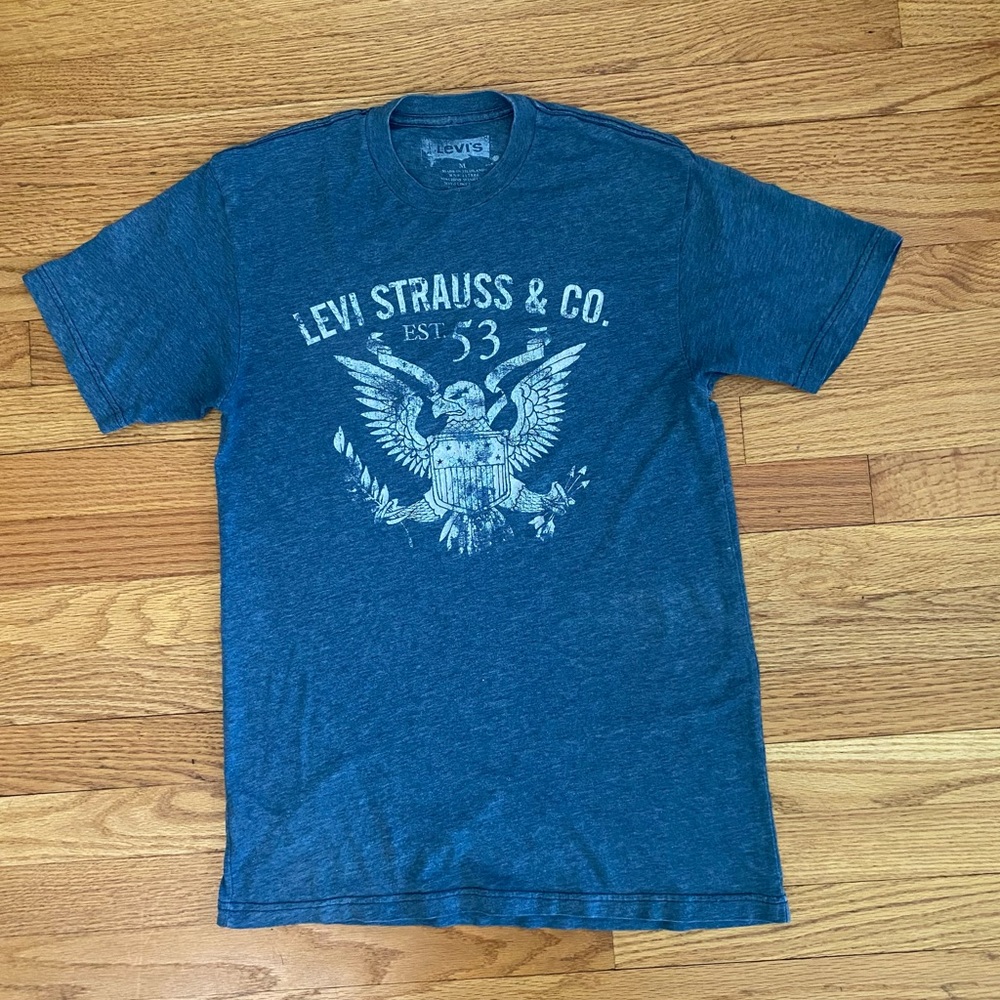 Levi Strauss & Co. Tshirt Men’s Medium Gray distressed logo Tee Flaw Shown pic